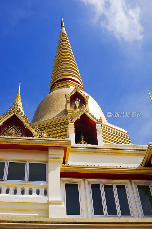 曼谷Ramintra的寺Wat Wat Wat thamnimit的侧视图